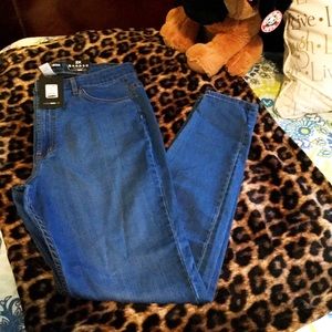 Fashion Nova High Waisted Skinny Legged Jeans!